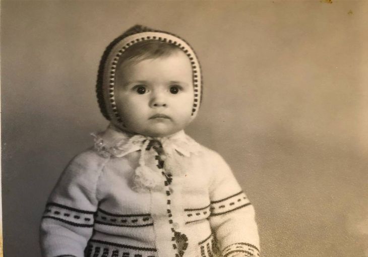 «Куколка»: Анна Семенович показала свой детский снимок 