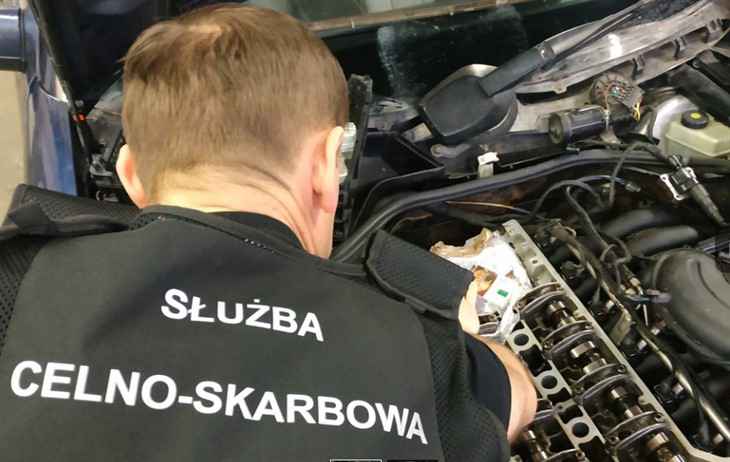 Белорус пытался прорваться в Польшу в нашпигованной сигаретами машине