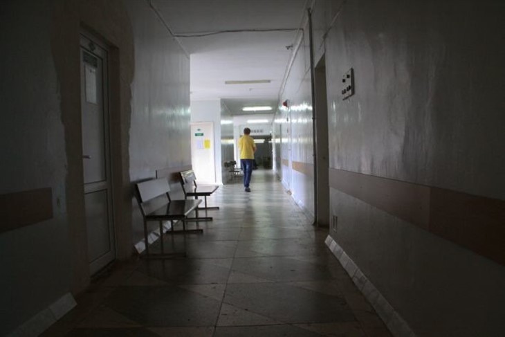 Двое потерпевших при нападении в школе в Столбцах находятся в стабильно тяжелом состоянии. 
