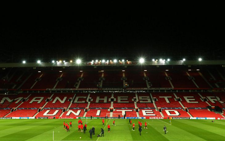 Первые матчи плей-офф футбольной Лиги чемпионов пройдут в Манчестере и Риме Первые матчи плей-офф футбольной Лиги чемпионов пройдут в Манчестере и Риме