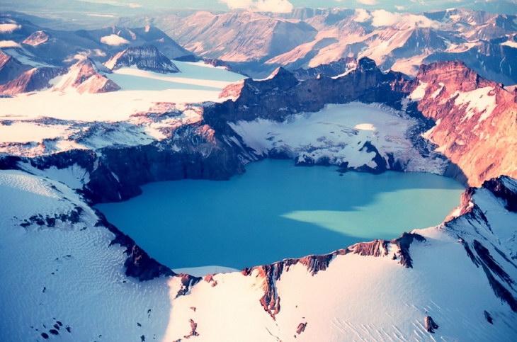 NASA обнаружило под льдами Гренландии еще один гигантский кратер