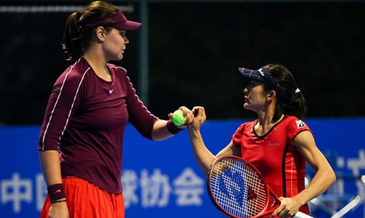 Морозова и Аояма проиграли в первом раунде парного разряда на теннисном турнире в Дохе