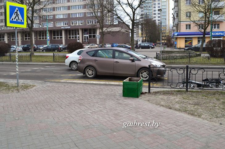  На бульваре Шевченко в Бресте сбили мужчину на электровелосипеде