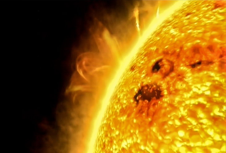 NASA: на Солнце выросла «живая изгородь»