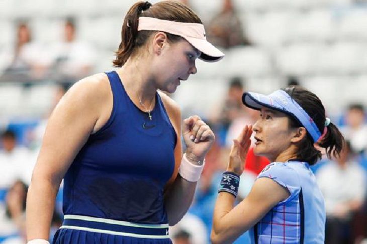 Морозова и Аояма проиграли на старте теннисного турнира в Дубае