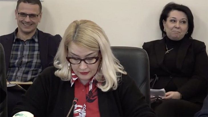 Чиновник на совещании включил порно и сбежал Чиновник на совещании включил порно и сбежал