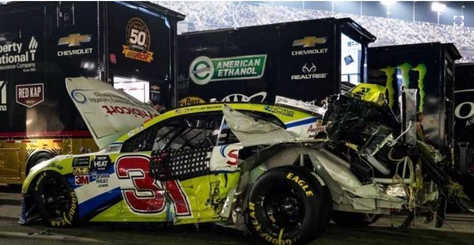 Новая крупная авария произошла на американской гонке NASCAR