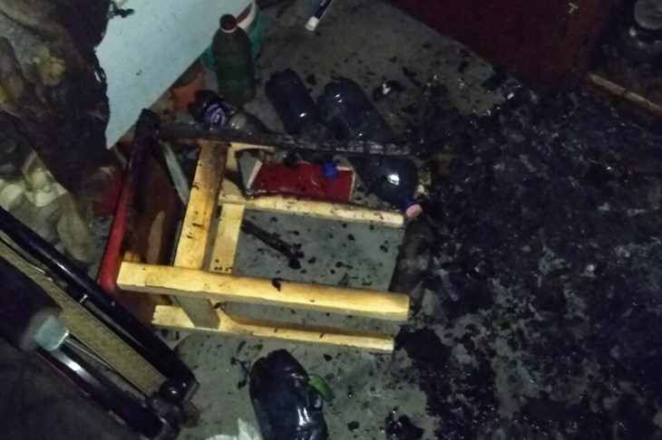 На пожаре в Минске спасли пенсионера: мужчина спал на горящем диване На пожаре в Минске спасли пенсионера: мужчина спал на горящем диване