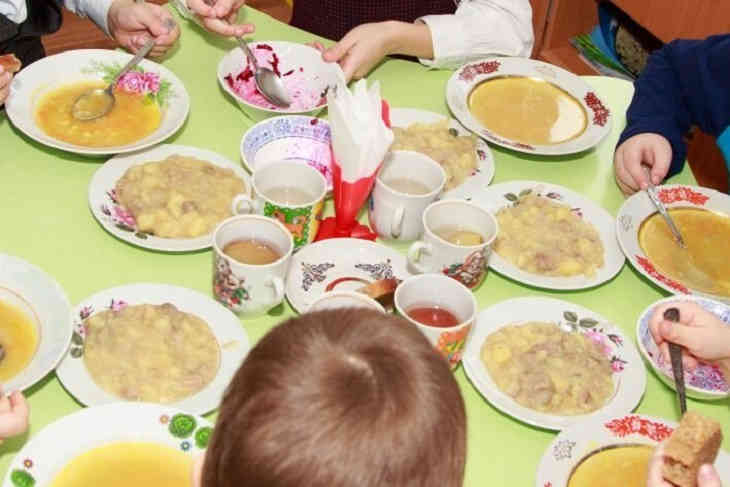 В школьных столовых обновят меню В школьных столовых обновят меню