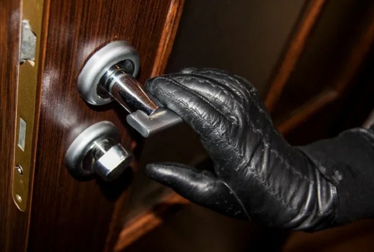 Двери чужих квартир. Защита дома от грабителей и воров.