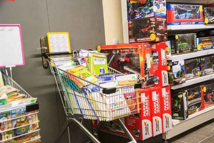 В России предложили закрывать супермаркеты на выходные В России предложили закрывать супермаркеты на выходные