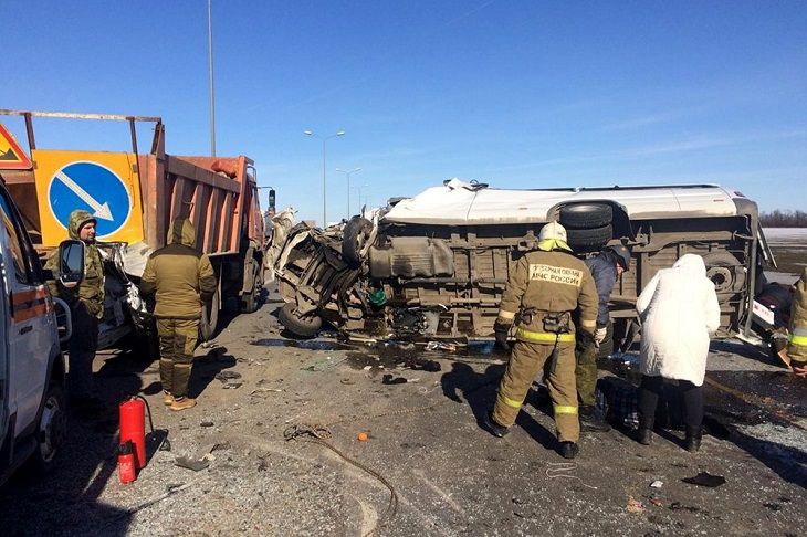 Массовое ДТП в Ростовской области: 6 человек погибли, 13 пострадали