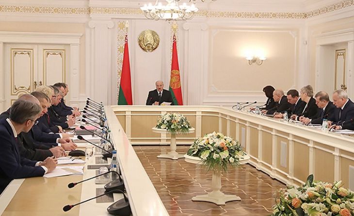  Лукашенко предупредил чиновников: одно невыполненное поручение – уходите