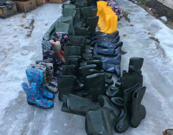 Двое оршанцев украли из фуры партию резиновых сапог