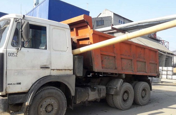 В Микашевичах МАЗ задел трубу газопровода В Микашевичах МАЗ задел трубу газопровода