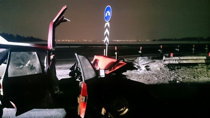 В Витебской области бесправник на легковушке влетел в ограждение В Витебской области бесправник на легковушке влетел в ограждение