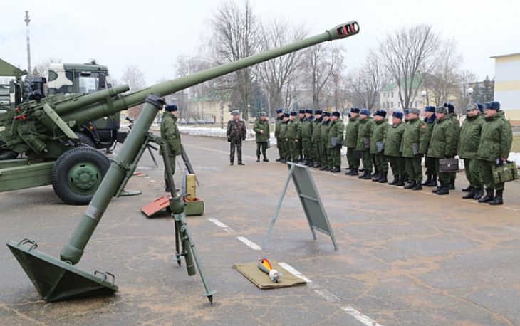 Губернаторов и мэра Минска призвали на военные сборы. Правда, только на один день