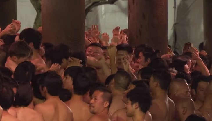 В Японии прошел фестиваль обнаженных мужчин