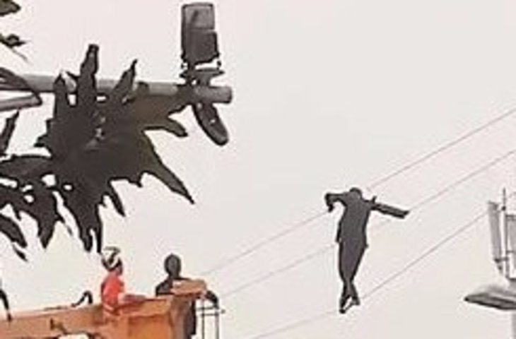 Пьяный мужчина три часа ходил по высоковольтным проводам