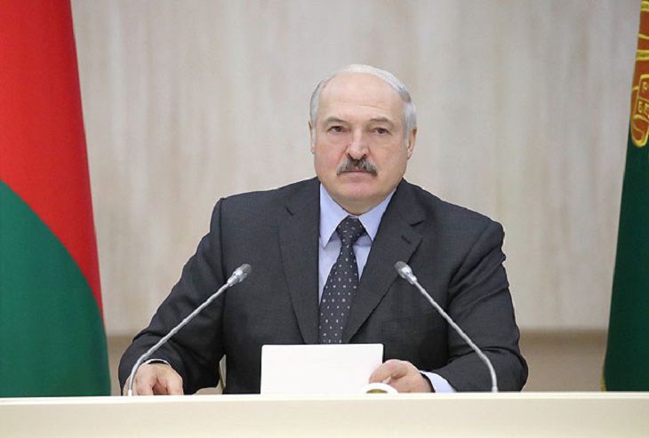 Лукашенко посещает Военную академию Лукашенко посещает Военную академию