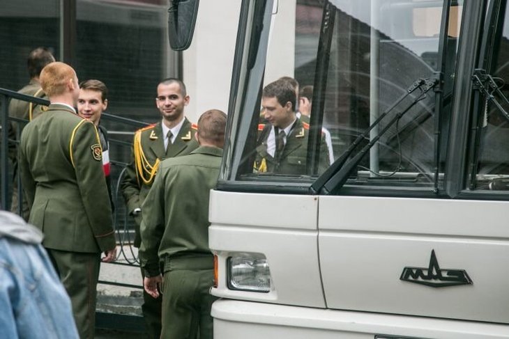 Лукашенко поручил проработать возможность более широкого доступа курсантов к личным гаджетам и интернету Лукашенко поручил проработать возможность более широкого доступа курсантов к личным гаджетам и интернету