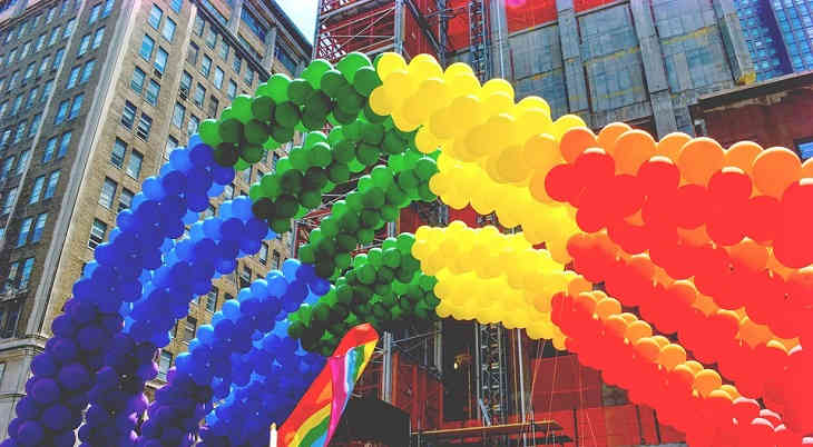 «Недостаточно гей». Британия депортирует пенсионера, который не может доказать гомосексуальность