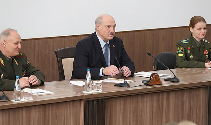 Лукашенко: когда мне сообщают о дедовщине, у меня в жилах кровь закипает