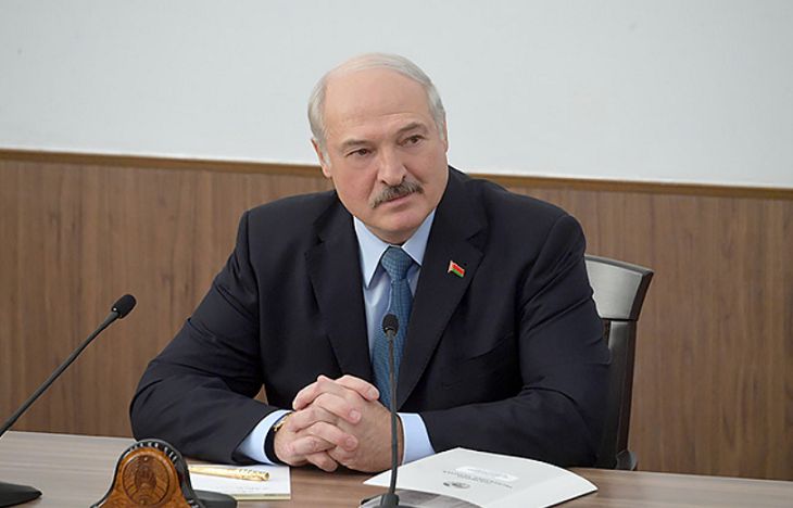 Курсантка поинтересовалась у Лукашенко, не хотел ли он «просто все бросить» Курсантка поинтересовалась у Лукашенко, не хотел ли он «просто все бросить»