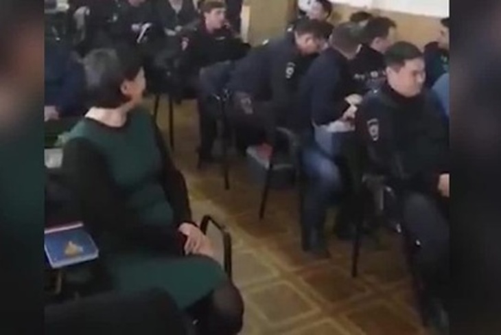Российские полицейские заказали себе на корпоратив эротический танец