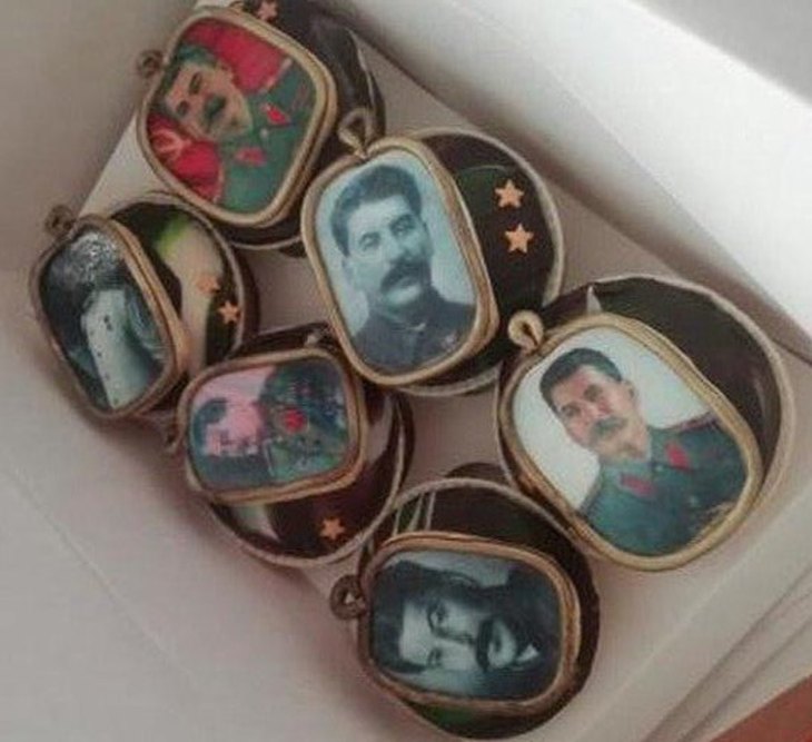 В Минском колледже студентам на 23 февраля подарили кексы со Сталиным