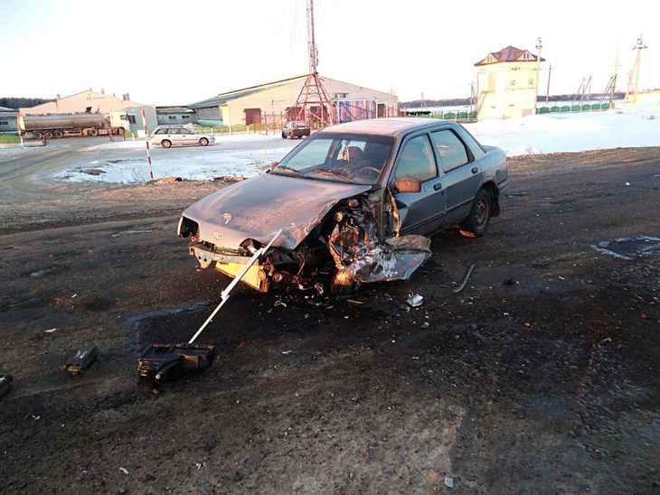 Ford Sierra опрокинул грузовик в Шкловском районе