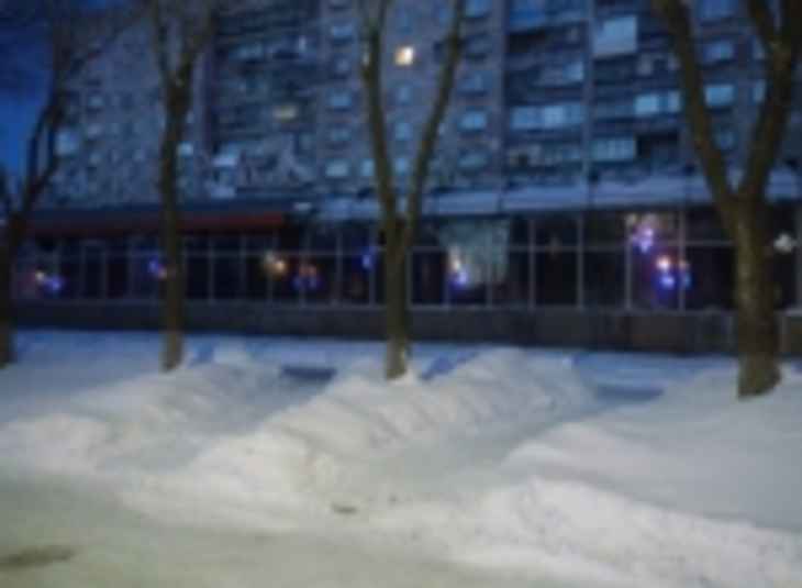 Обрушившийся из-за взрыва дом в Магнитогорске загорелся