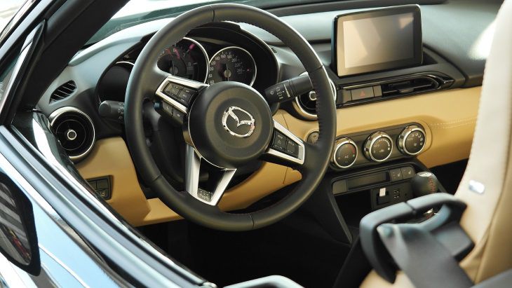 Купе-кроссовер Mazda CX-4 получит управление при помощи смартфона