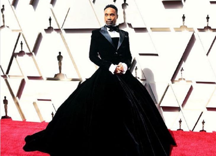 Известный актер пришел на церемонию Оскар в бархатном платье