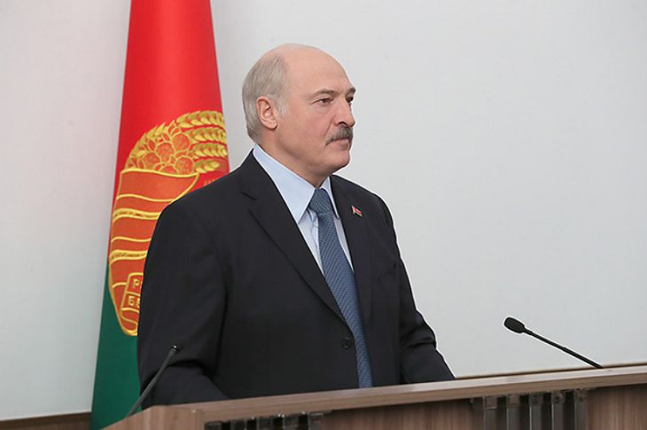 Лукашенко объявил выговор министру образования Карпенко