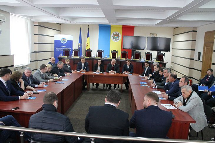 Граждане Молдовы на референдуме проголосовали за сокращение числа депутатов