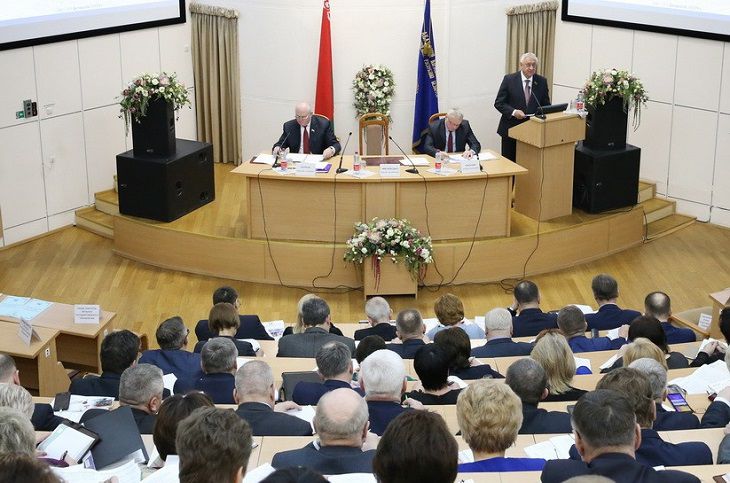 Мясникович: Российский рубль не может быть единой валютой Беларуси и России