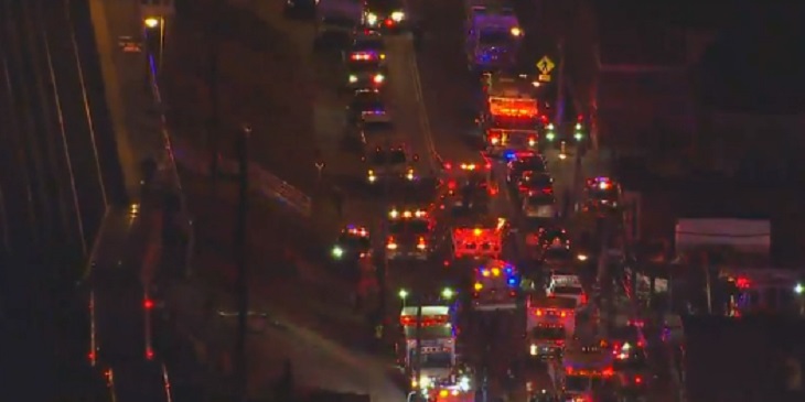 Три человека погибли при столкновении поезда и грузовика в Нью-Йорке