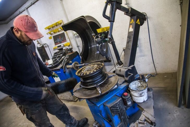 В Барановичах ищут работников за 305 рублей