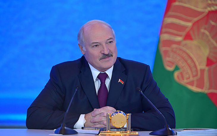 Лукашенко пожелал белорусским женщинам рожать больше детей Лукашенко пожелал белорусским женщинам рожать больше детей