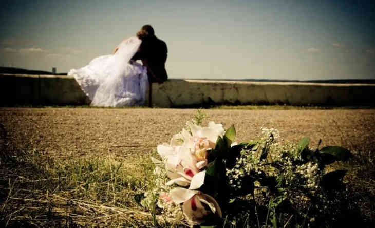 Девушка ограбила бывшего парня ради свадьбы с нынешним