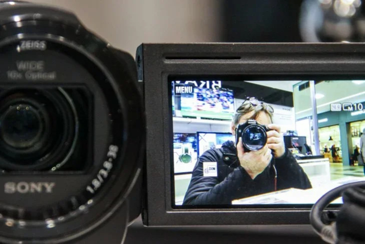 Школьницы стали жертвами педофила во время фотосессии Школьницы стали жертвами педофила во время фотосессии