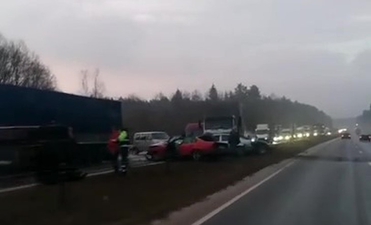 Из-за жуткой аварии на М5 возникла пробка в районе Пуховичей