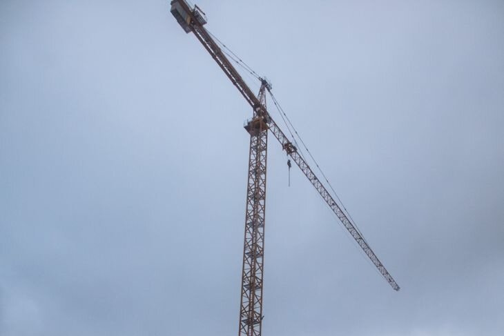 В Минске на стройке сломалась стрела крана
