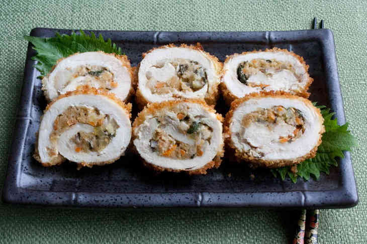 Куриные рулетики с орехами Куриные рулетики с орехами