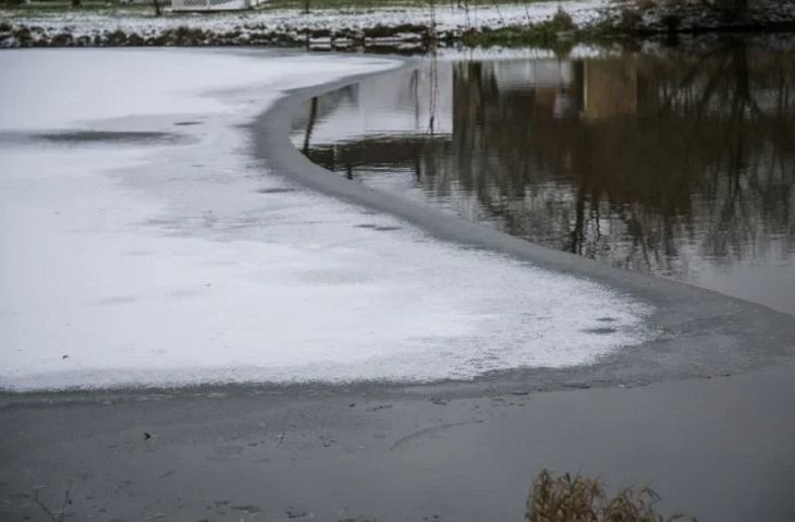 Трое рыбаков провалились под лед в Копыльском районе