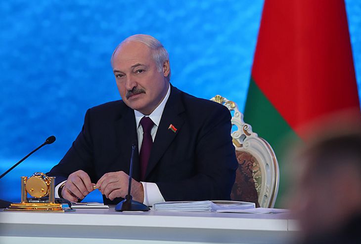 Лукашенко: ради своих детей я не буду удерживать власть и передавать ее по наследству