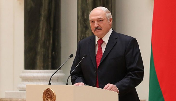 Лукашенко: мы объединяем 23 февраля и 8 марта