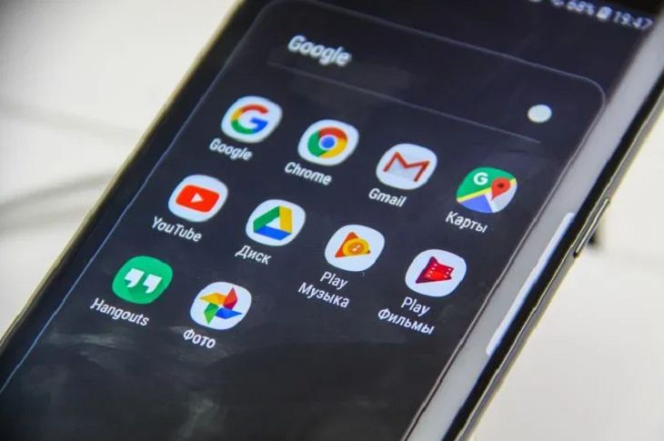 В Гродно у школьников на уроках начали забирать телефоны