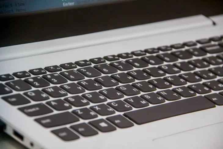 Огромные штрафы и арест: россиян накажут за неуважение к власти и фейковые новости Огромные штрафы и арест: россиян накажут за неуважение к власти и фейковые новости